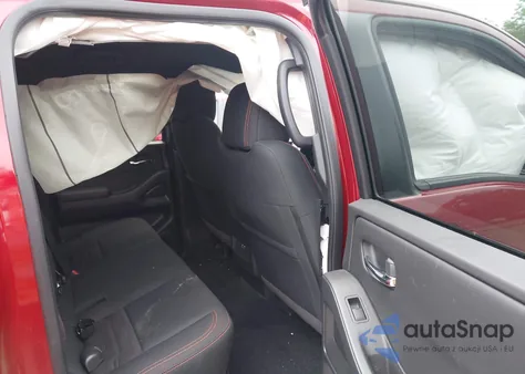 2022 Nissan Frontier Pro-4X 4X4 z USA, uszkodzony, nr VIN 1N6ED1EK0NN622535